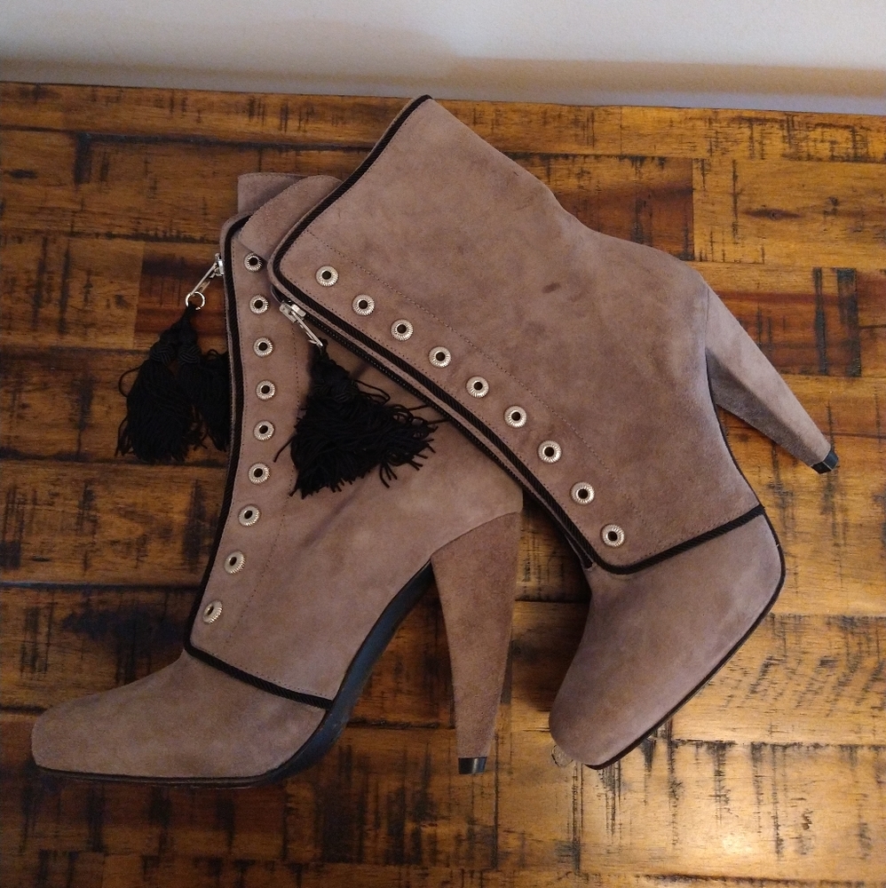 Farrutk suede heeled boots